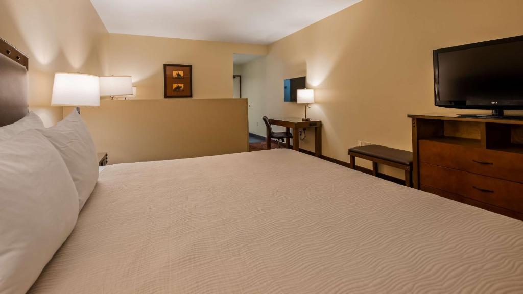 Postel nebo postele na pokoji v ubytování Best Western Plus Inn of Williams