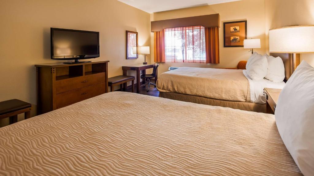 Postel nebo postele na pokoji v ubytování Best Western Plus Inn of Williams