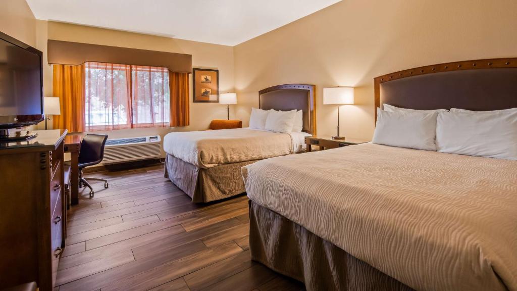 Postel nebo postele na pokoji v ubytování Best Western Plus Inn of Williams