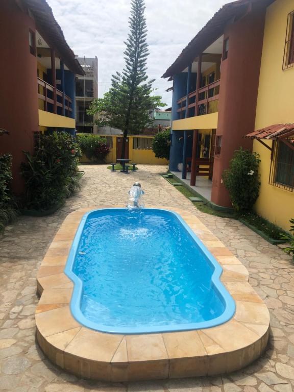 a swimming pool in the middle of a courtyard at Privê paraíso do mar in Porto De Galinhas