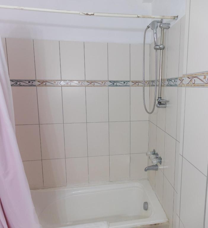 Koupelna v ubytování La Flamboyant Hotel