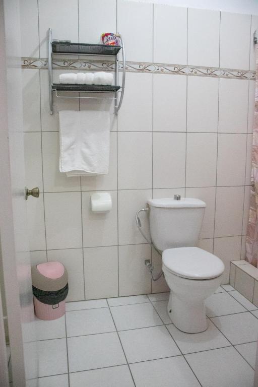 Koupelna v ubytování La Flamboyant Hotel