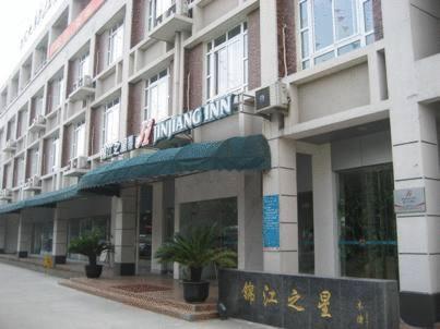 a building with a sign on the side of it at Jinjiang Inn - Suzhou Mudu Zhujiang Road in Suzhou