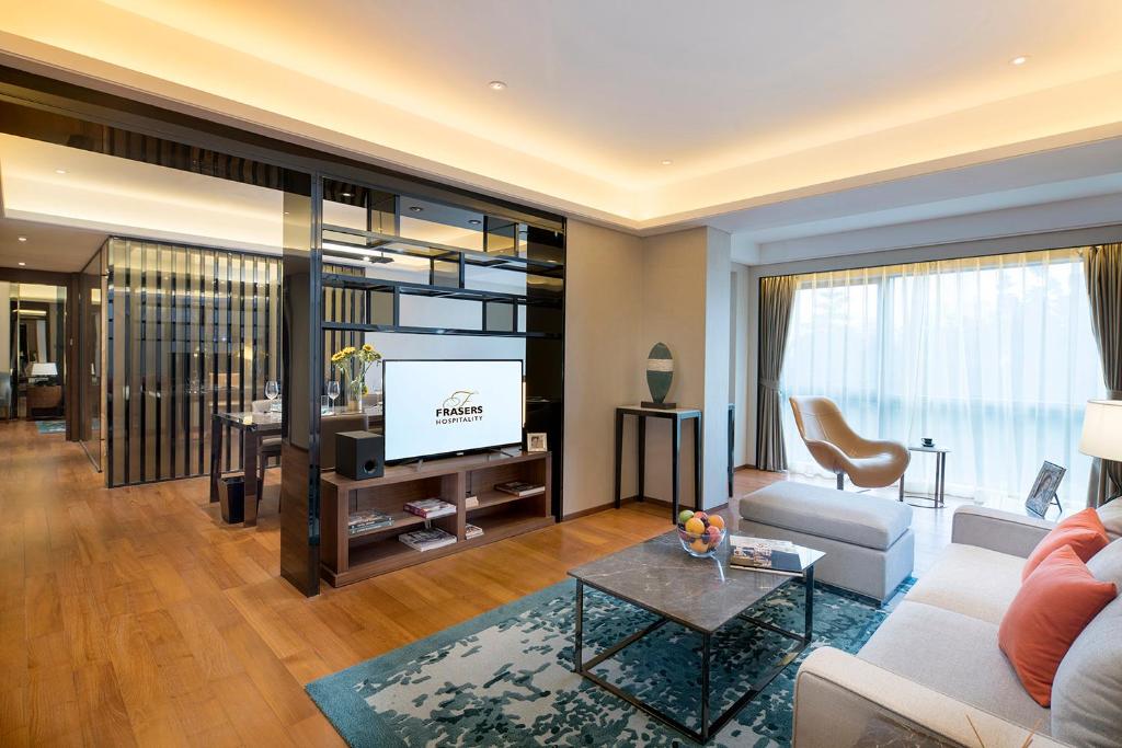 TV a/nebo společenská místnost v ubytování Fraser Suites Shenzhen, Near Huaqiang North Business Zone, Infinity pool, Offer 1 free breakfast