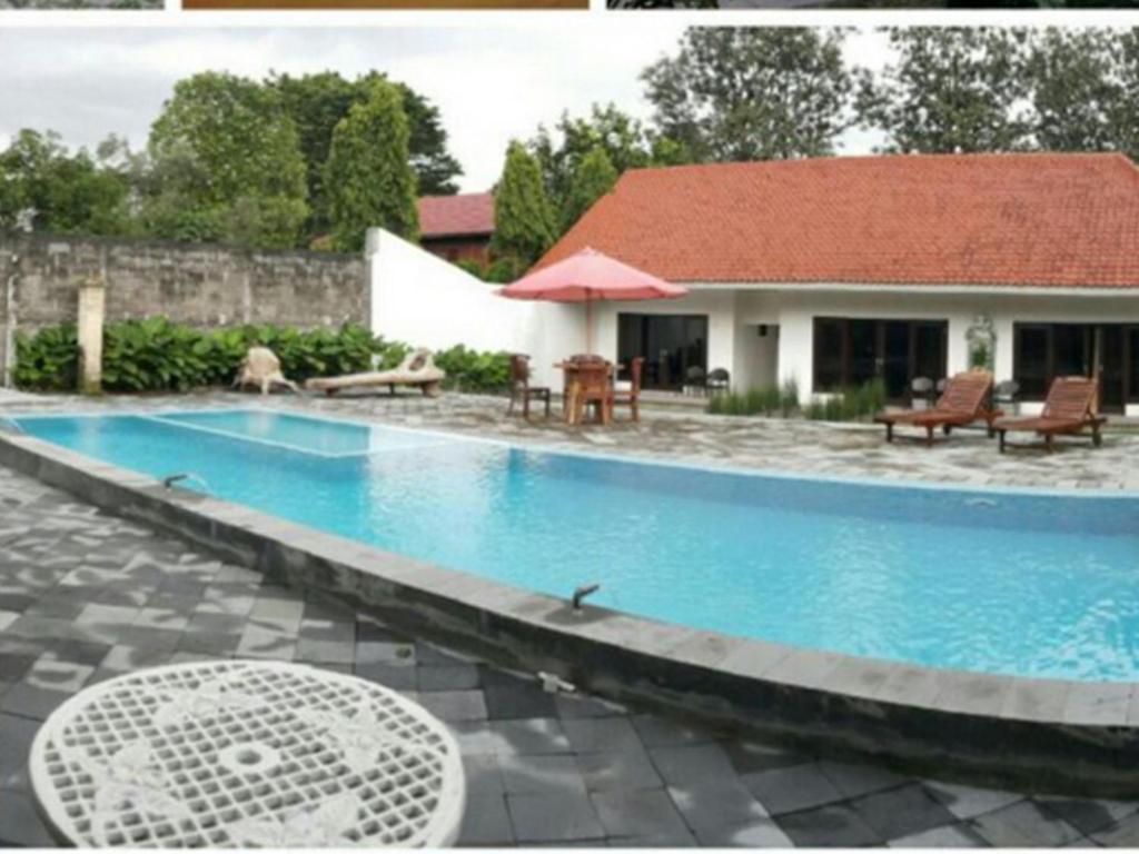Bazén v ubytování Alam Jogja Resort Mitra RedDoorz nebo v jeho okolí