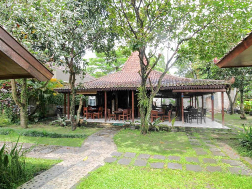 Zahrada ubytování Alam Jogja Resort Mitra RedDoorz