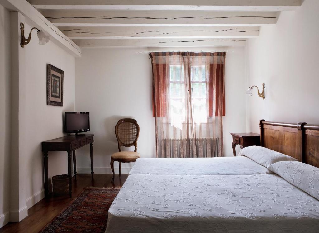 Postel nebo postele na pokoji v ubytování Hotel IRARAGORRI