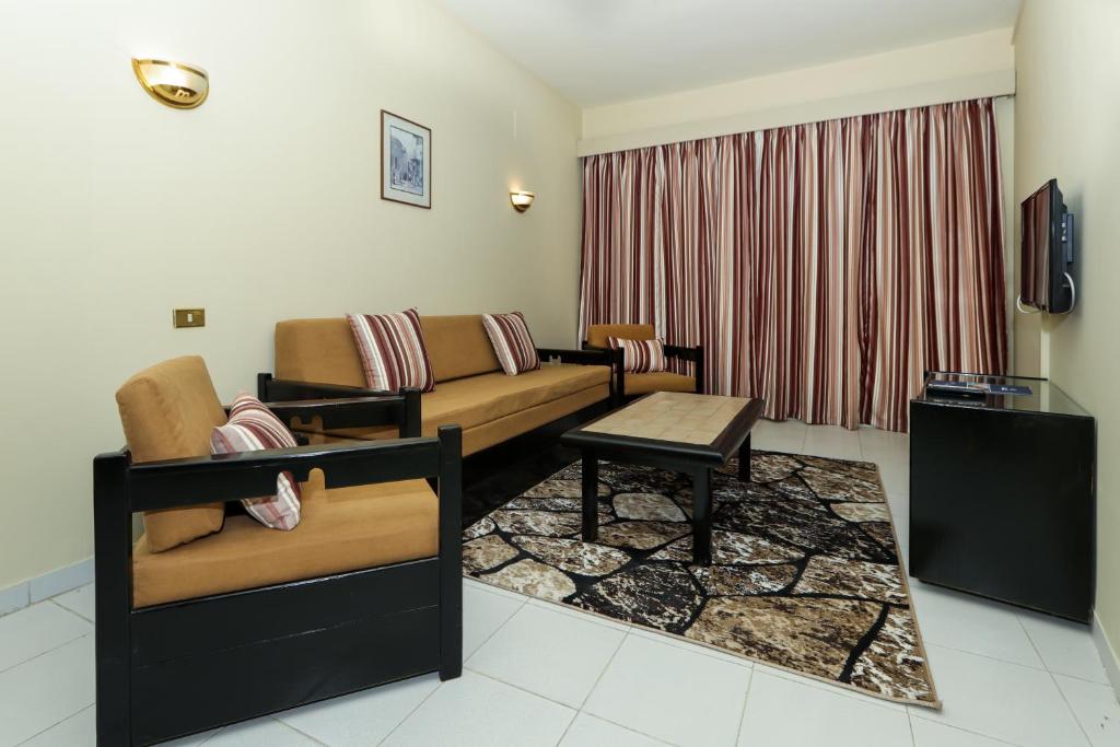 TV a/nebo společenská místnost v ubytování Sunny Days Mirette Family Resort