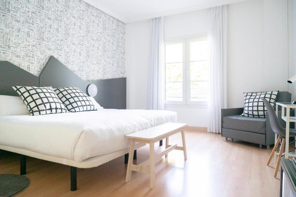 Postel nebo postele na pokoji v ubytování Hotel Urdanibia Park