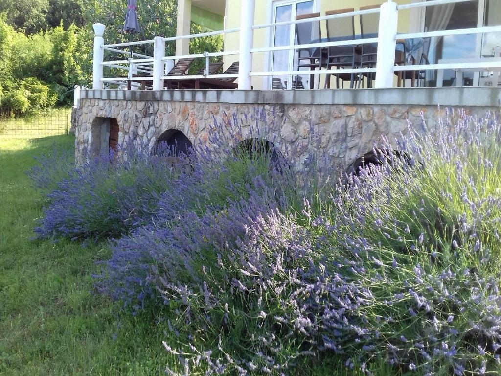 Fotografia z galérie ubytovania Holiday Home with Sea View vo Vrbniku
