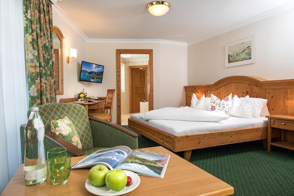 Postel nebo postele na pokoji v ubytování Hotel zum Hirschen