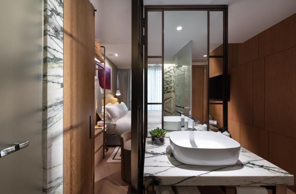 A bathroom at The Hari Hong Kong