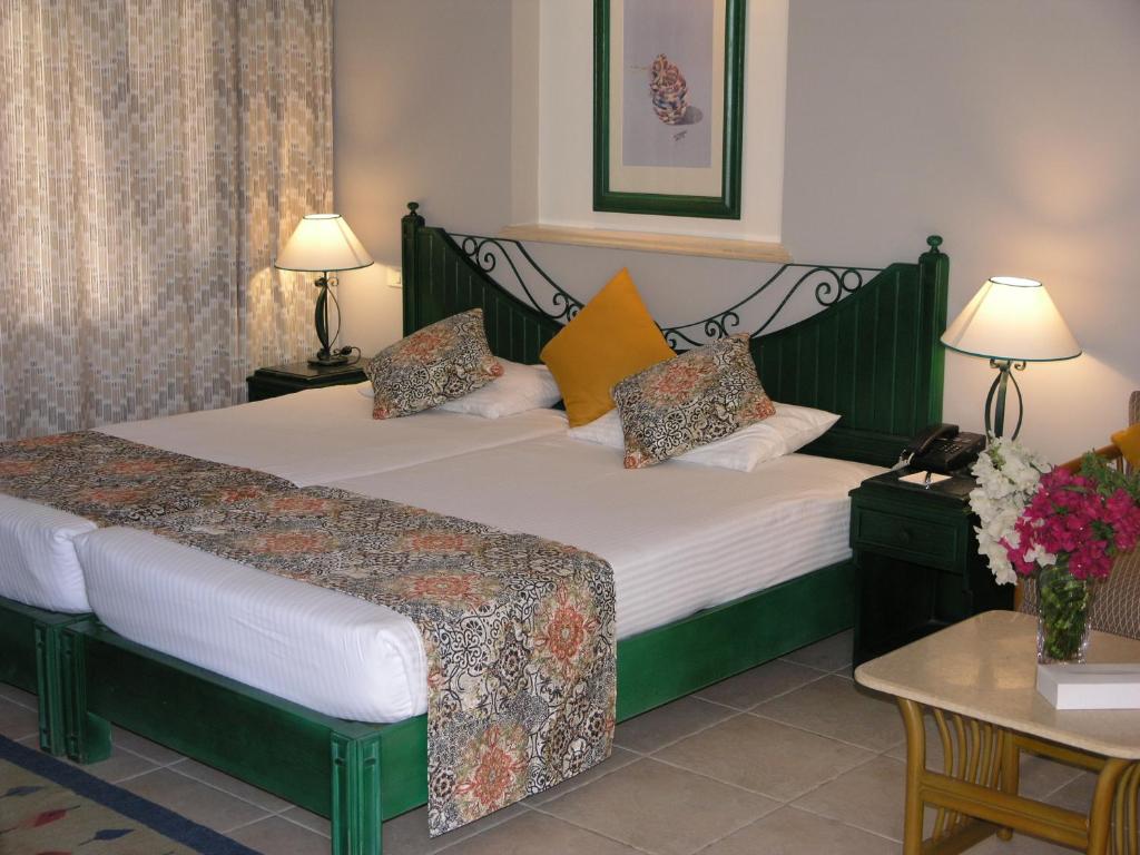 Postel nebo postele na pokoji v ubytování Swiss Inn Resort Dahab