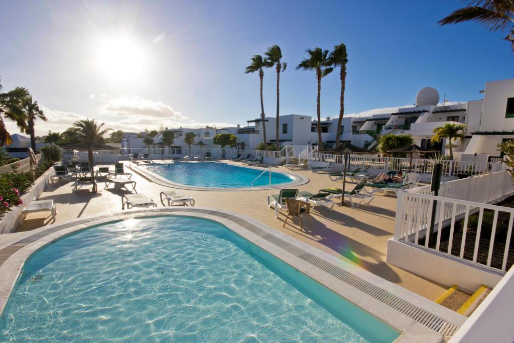 Bazén v ubytování Club Valena 48 Sea Views, Wifi, close to beach & amenities at Matagorda nebo v jeho okolí