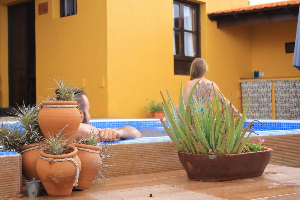 The swimming pool at or close to Finca La Majadera