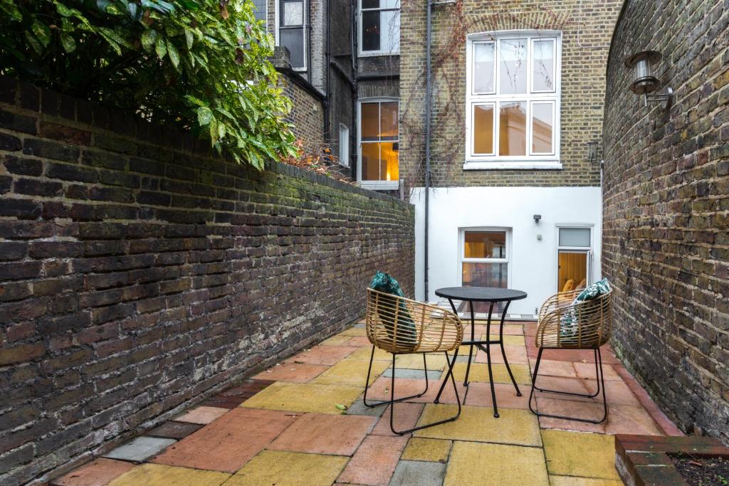 The Earl's Court Retreat - Modern & Central 2BDR with Garden
