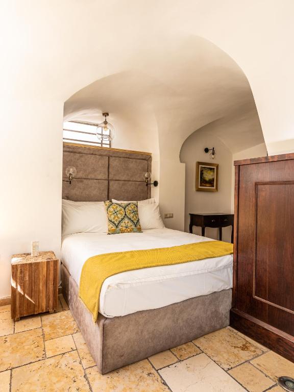 Postel nebo postele na pokoji v ubytování Flora Valley Boutique Hotel