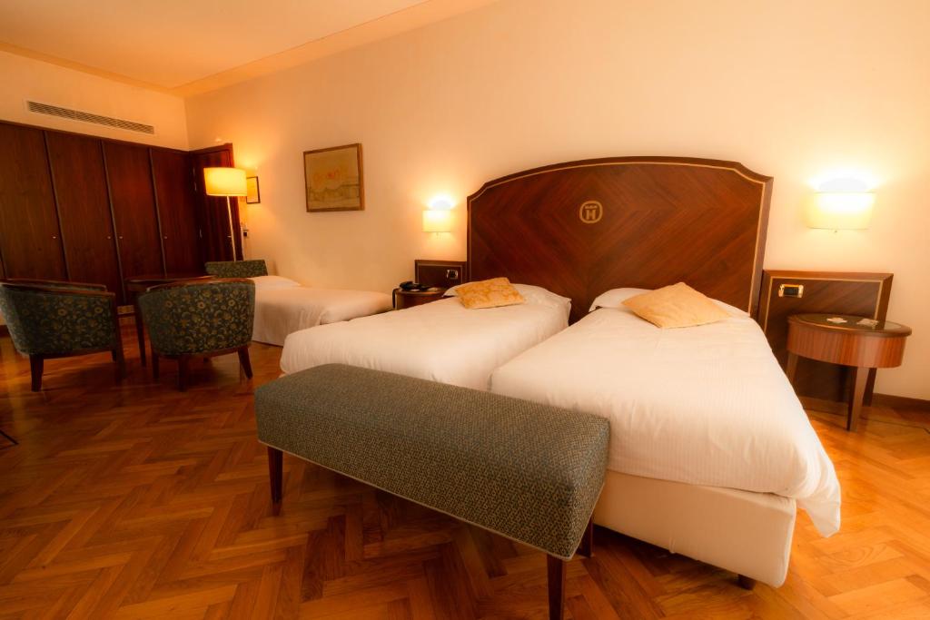 Postel nebo postele na pokoji v ubytování Hotel Alla Torre