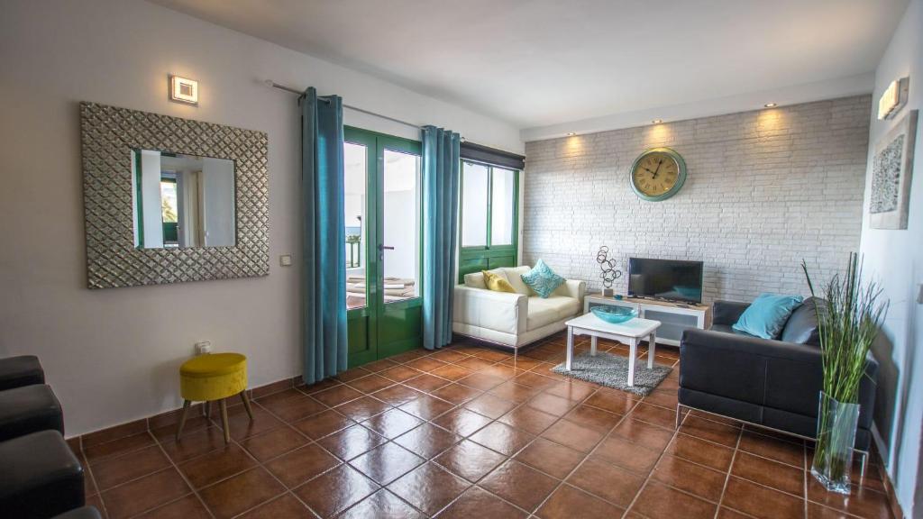 Posezení v ubytování Club Valena 48 Sea Views, Wifi, close to beach & amenities at Matagorda