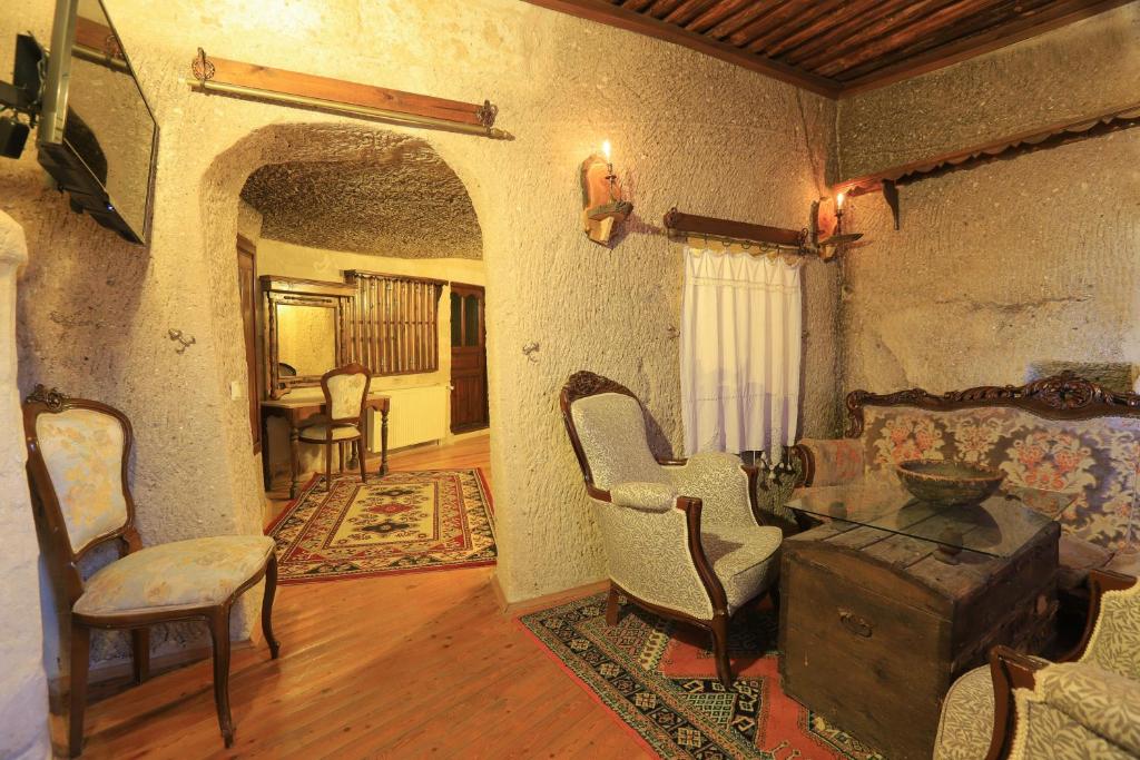 Antique Terrace Cave Suites - 9