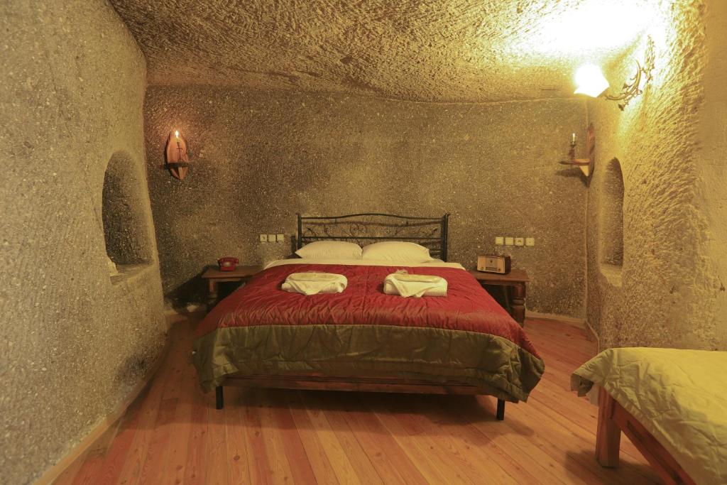 Antique Terrace Cave Suites - 10
