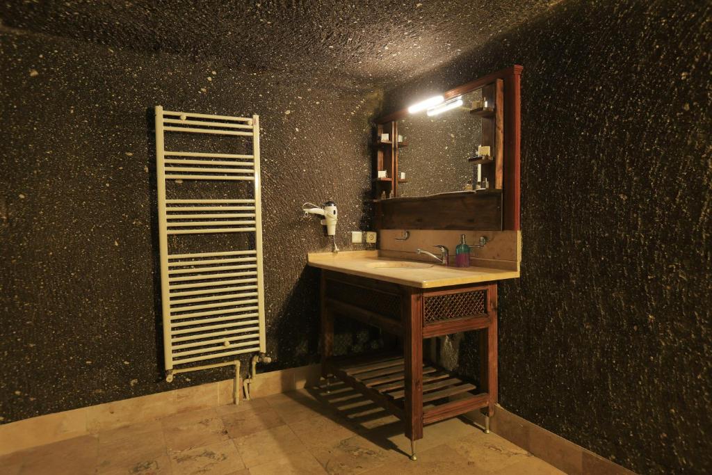 Antique Terrace Cave Suites - 7