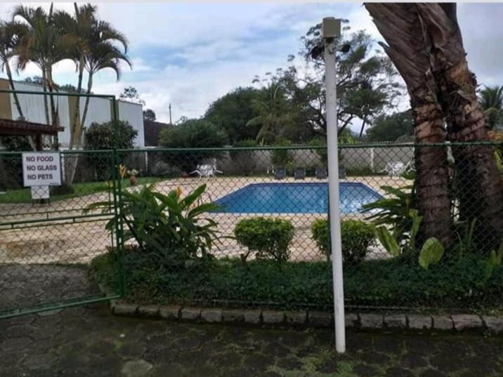  Casa com Piscina em condomínio fechado