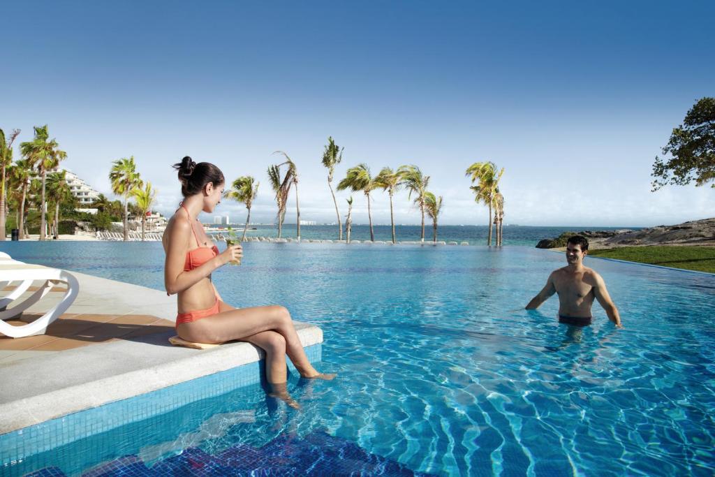 Bazén v ubytování Riu Palace Peninsula - All Inclusive nebo v jeho okolí