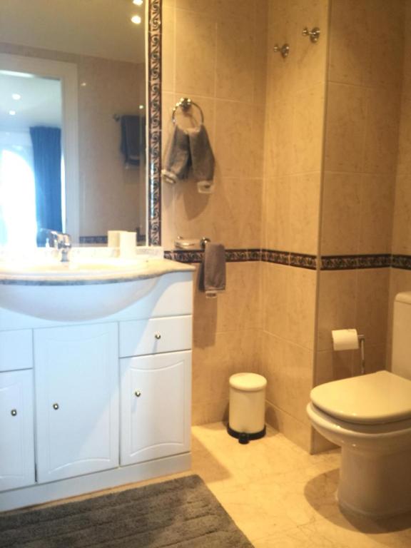 A bathroom at Walking distance to Puerto Banus sea view Apartment