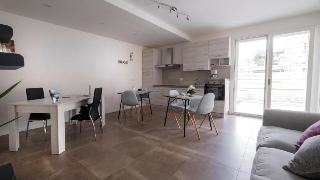 Kuchyň nebo kuchyňský kout v ubytování Maisonette Modena Park