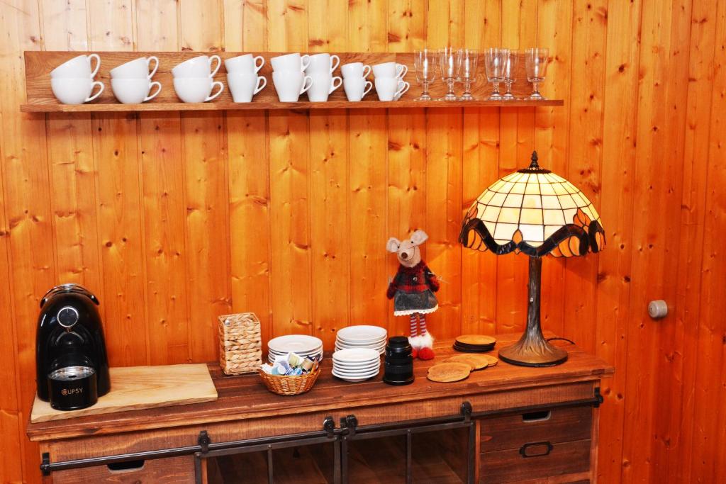 Příslušenství pro přípravu čaje a kávy v ubytování Alte Post mit Geschichte und Restaurant