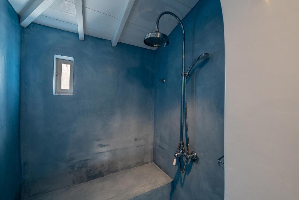 Koupelna v ubytování Four Seasons Hydra Luxury Suites