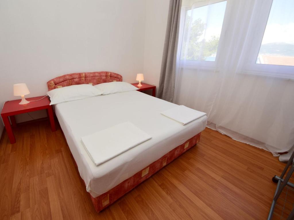 Posteľ alebo postele v izbe v ubytovaní Apartment Anđa-3 by Interhome