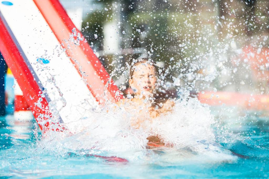Bazén v ubytování Holidaypark Klein Strand nebo v jeho okolí