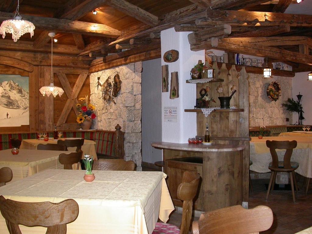 Restaurace v ubytování Hotel Garni Soreie