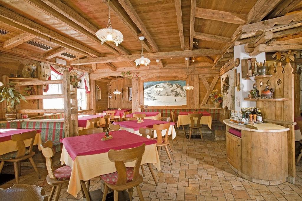 Restaurace v ubytování Hotel Garni Soreie