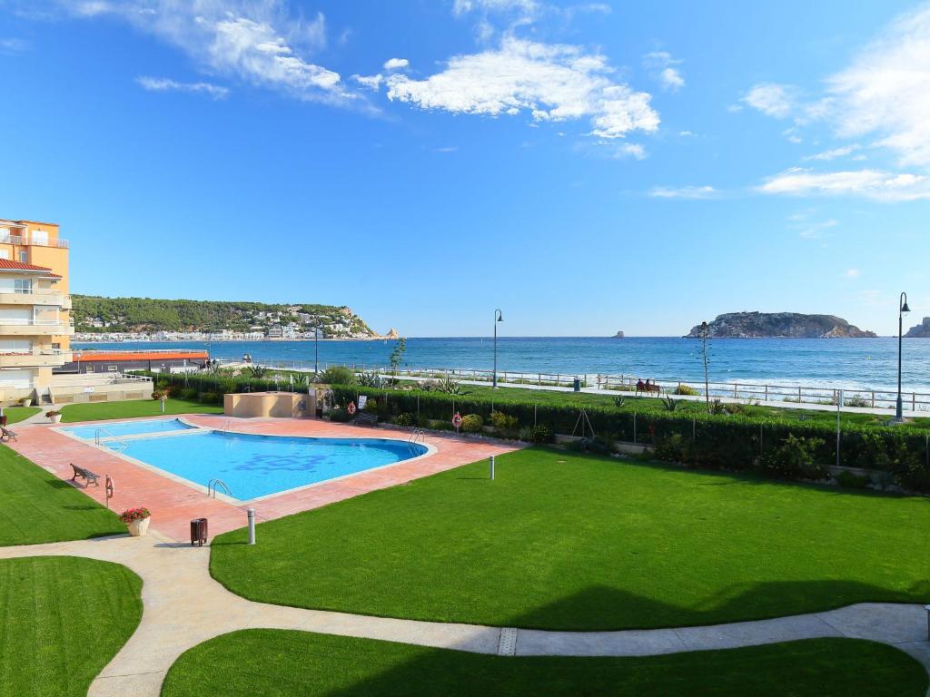 The swimming pool at or close to Apartment Residencial Manureva II by Interhome