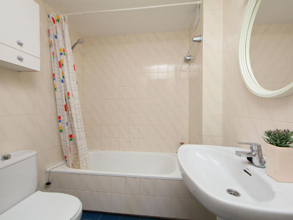 A bathroom at Apartment Residencial Manureva II by Interhome