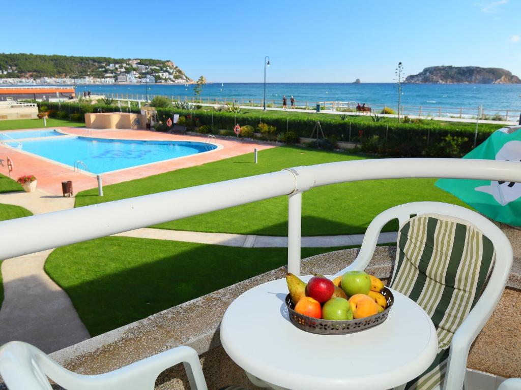 The swimming pool at or close to Apartment Residencial Manureva II by Interhome