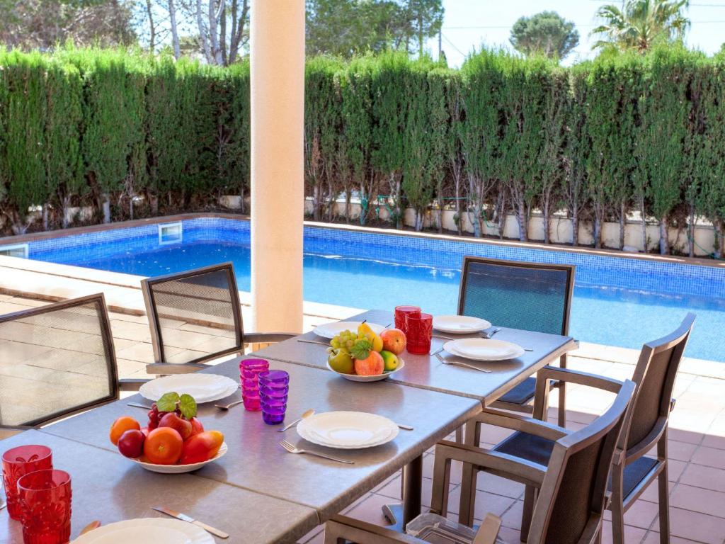 Bazén v ubytovaní Villa Villa Cala Nova A by Interhome alebo v jeho blízkosti