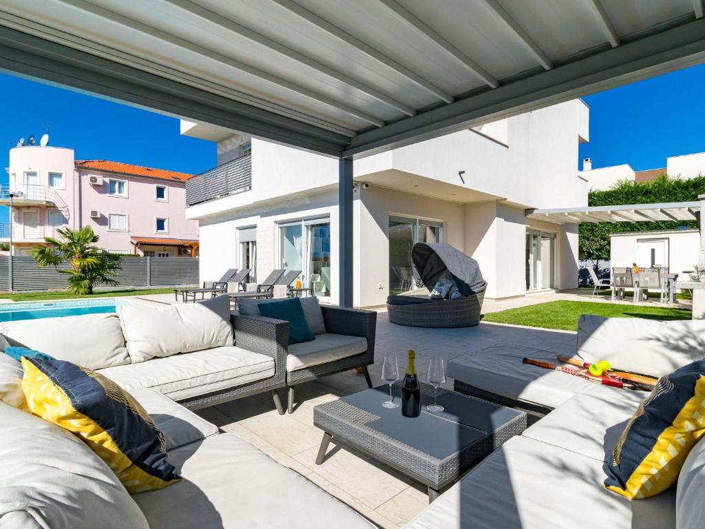 Część wypoczynkowa w obiekcie Holiday Home Villa Virtus by Interhome