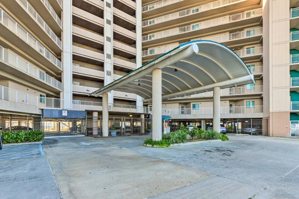 Sunny Beachfront Biloxi Condo with Resort Amenities!, Biloxi Updated