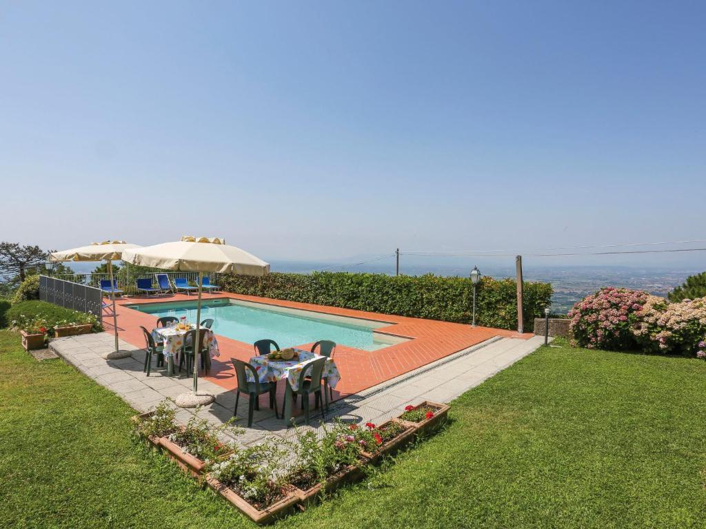 Bazén v ubytovaní Holiday Home Le Castagne by Interhome alebo v jeho blízkosti