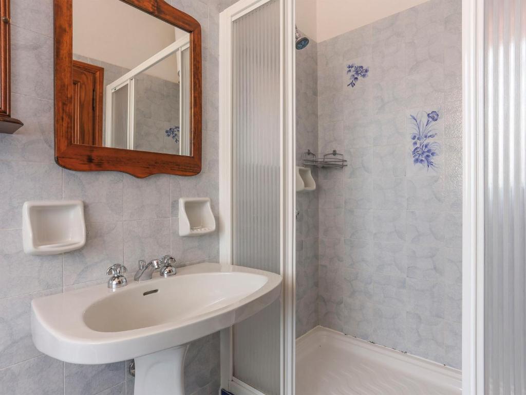 Kúpeľňa v ubytovaní Holiday Home Le Castagne by Interhome