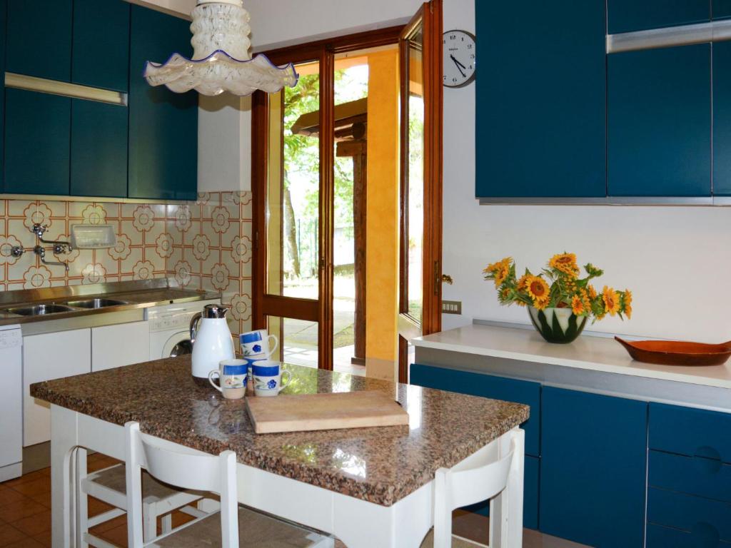 Kuchyňa alebo kuchynka v ubytovaní Holiday Home Le Castagne by Interhome