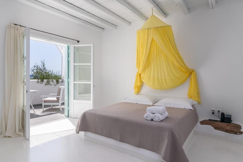 Postel nebo postele na pokoji v ubytování Thalassitra Private Pool Suites