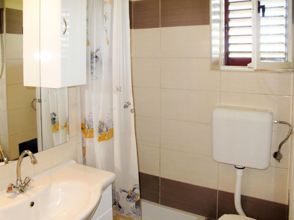 Koupelna v ubytování Holiday Home Bero by Interhome
