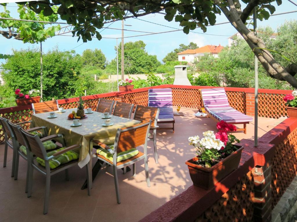 Zahrada ubytování Holiday Home Bero by Interhome