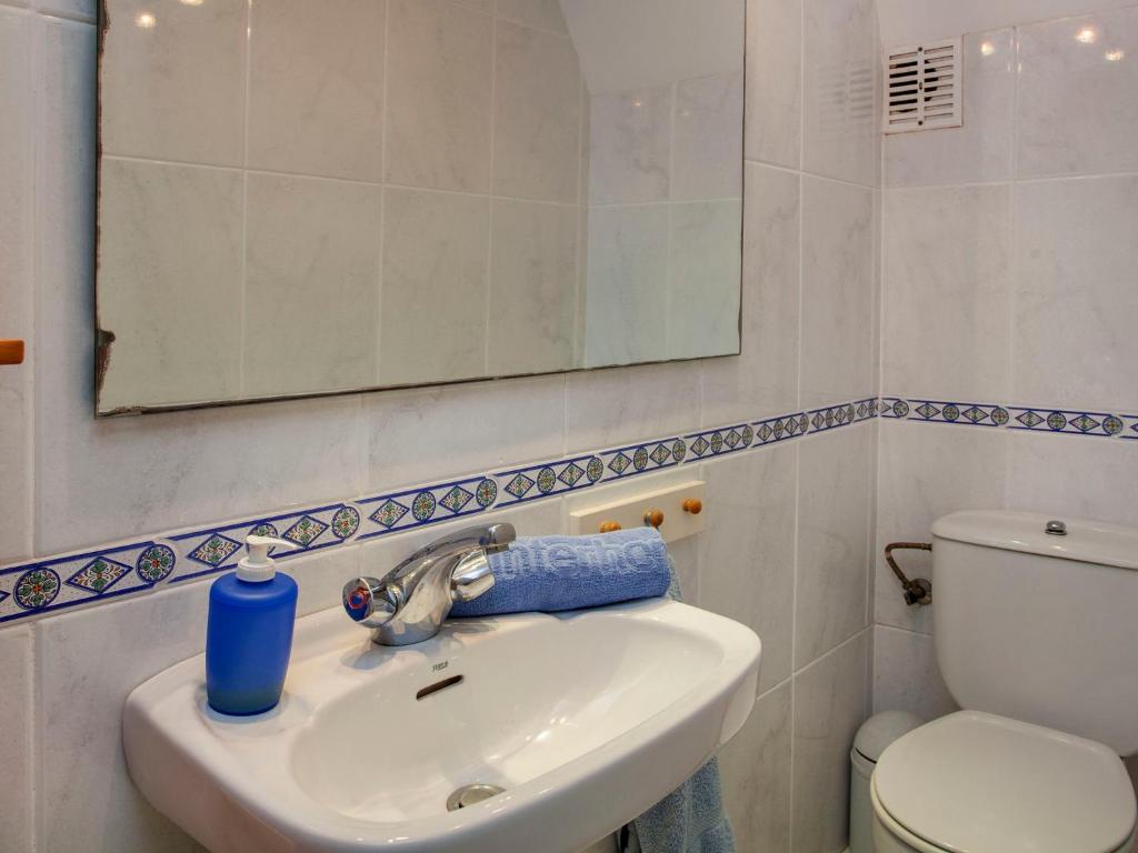 Koupelna v ubytování Holiday Home Trebol Blanco by Interhome