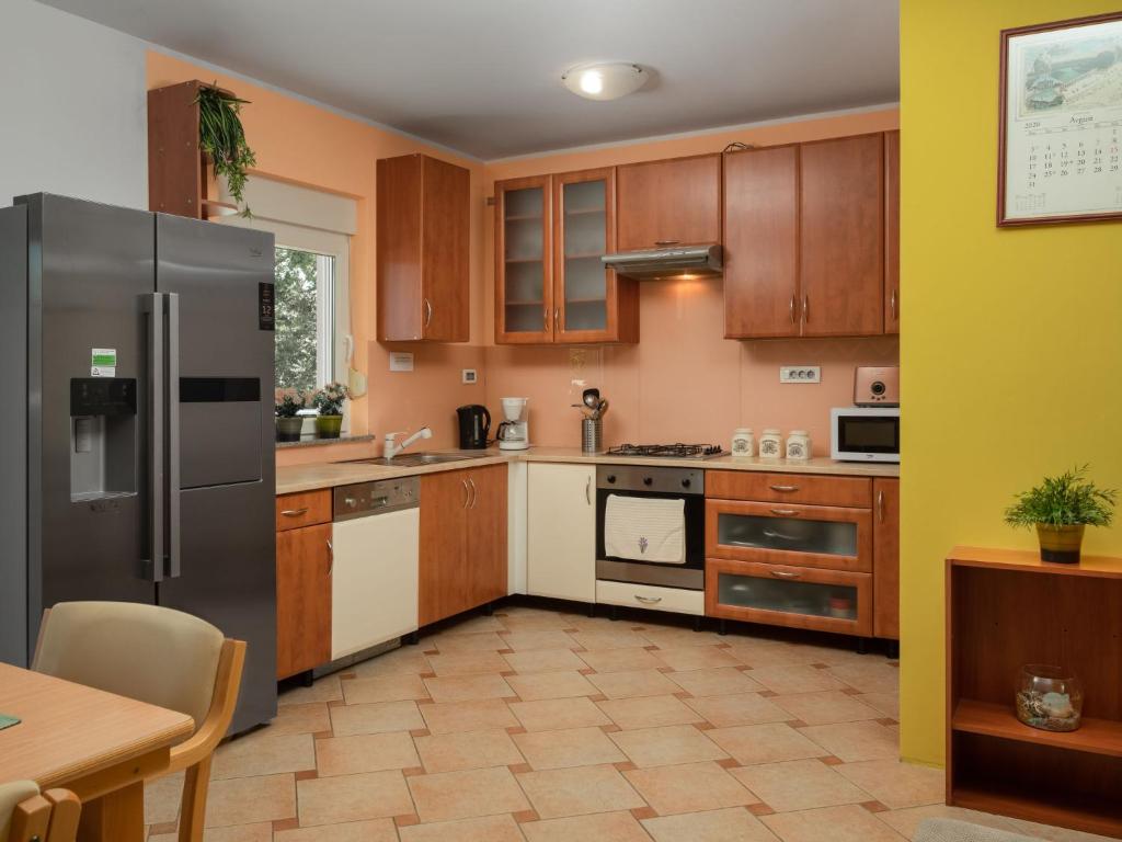 Kuchyň nebo kuchyňský kout v ubytování Holiday Home Lavendel by Interhome